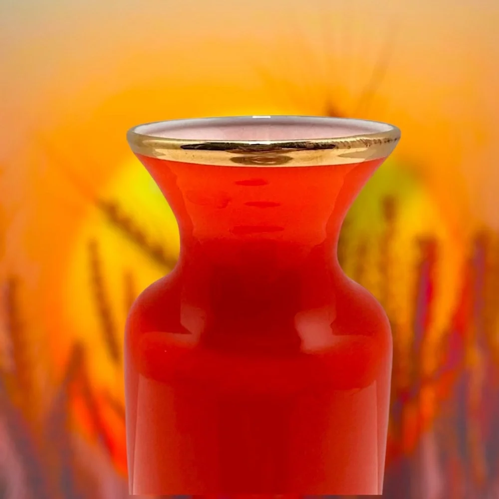 ✨VINTAGE✨Enesco Import Japan orange/red glass vase with a gold wheat design